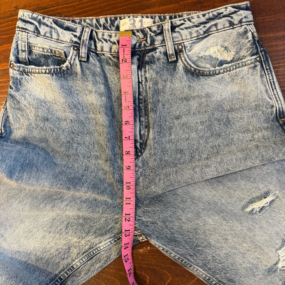 We The Free Distressed High Rise Straight Leg Jeans. Size 31 - Picture 11 of 13